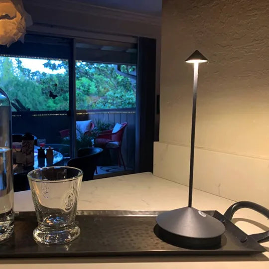 Lampada da Tavolo LED Wireless Smart – Flessibile e Durevole
