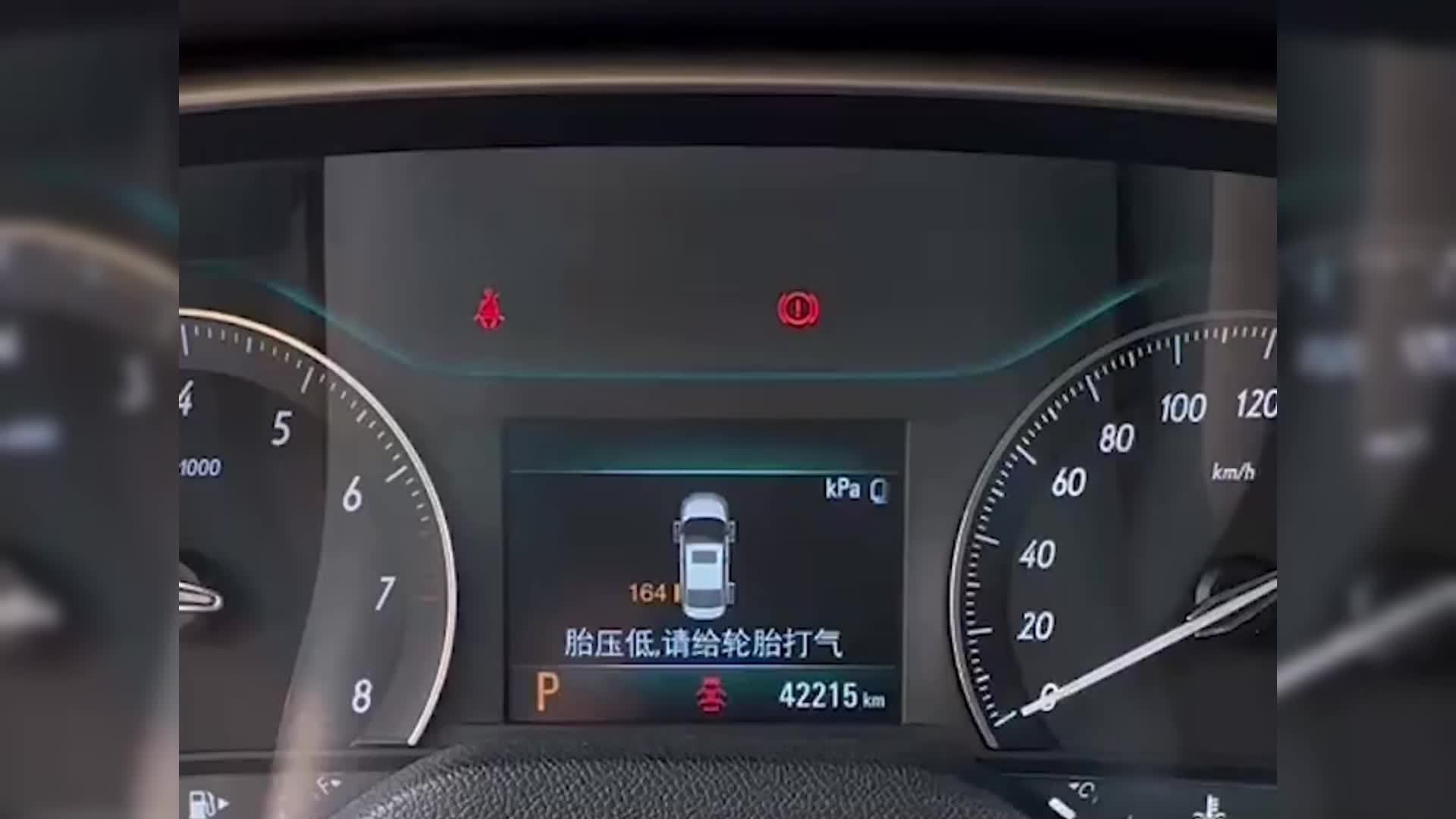 Compressore d'Aria Portatile – Dispositivo Intelligente per Gonfiare Pneumatici con Schermo LCD e Luci LED