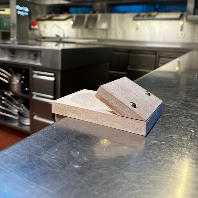 Pratico Apriscatole in Legno – Sicuro ed Efficiente da Usare