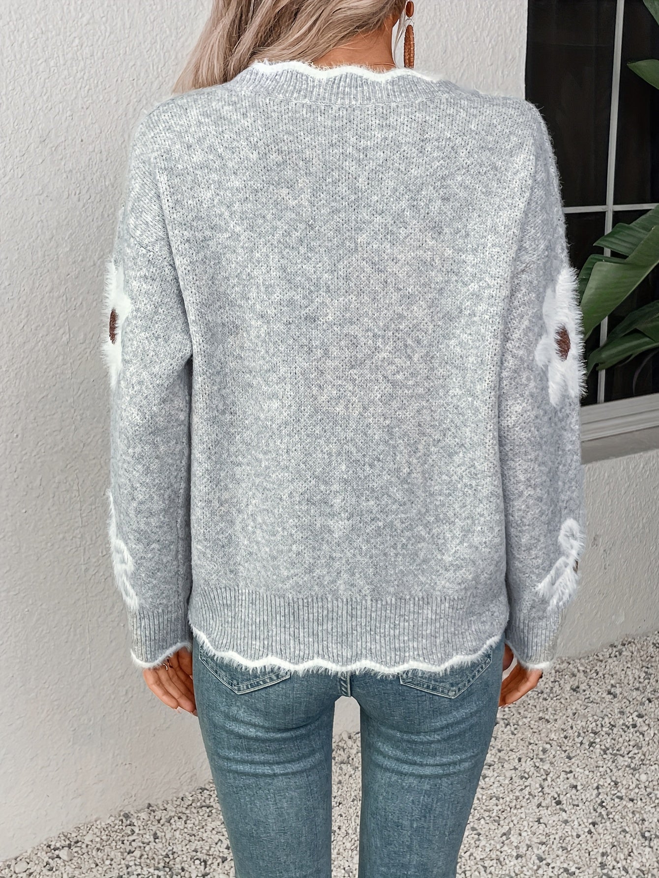 Elegante Maglione a Fiori con Scollatura a V – Perfetto per Primavera e Autunno