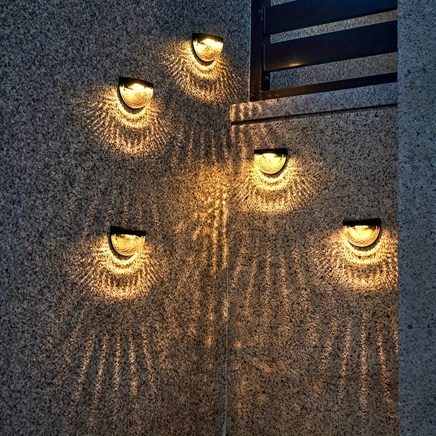 SolarGlow Illuminazione LED Mezzo giro – Elegante e Sostenibile