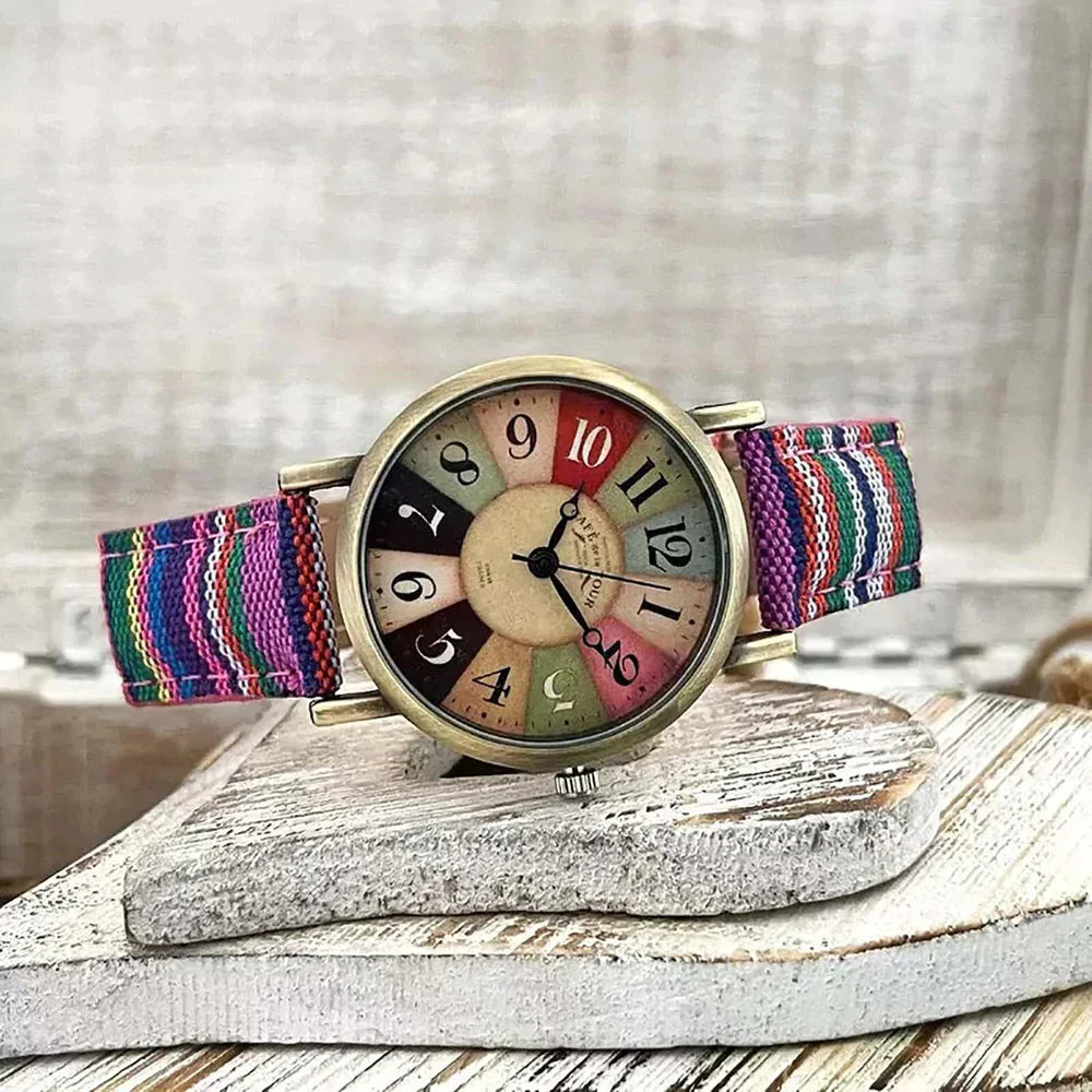 Orologio Retro Luna - Per uno Stile Colorato e Giocoso