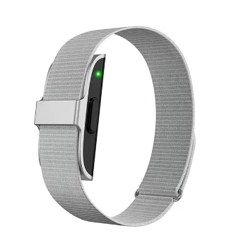 ActiveWear Health Tracker Band – Design Intelligente per il Monitoraggio