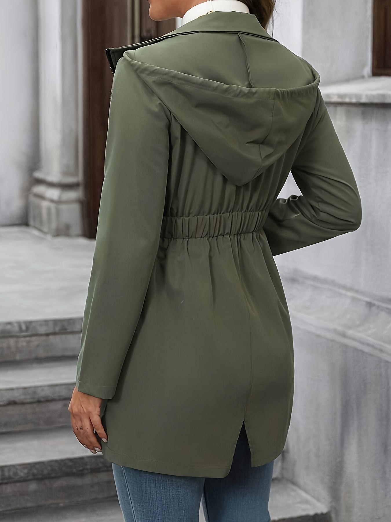 Giacca Casual a Media Lunghezza con Cappuccio e Vita Regolabile – Adatta per Weekend e Giornate Informali