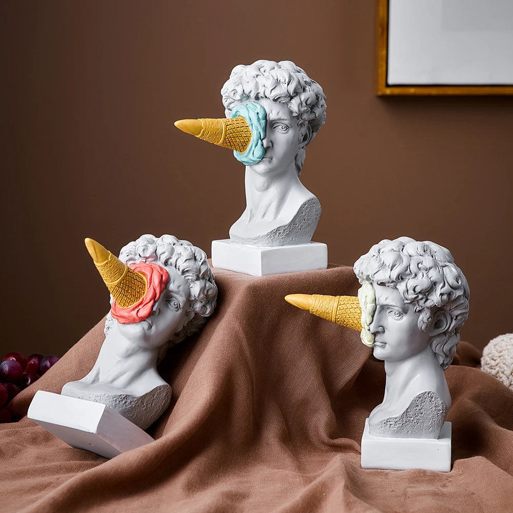 Statua con Gelato - Decorazione Giocosa per la Casa