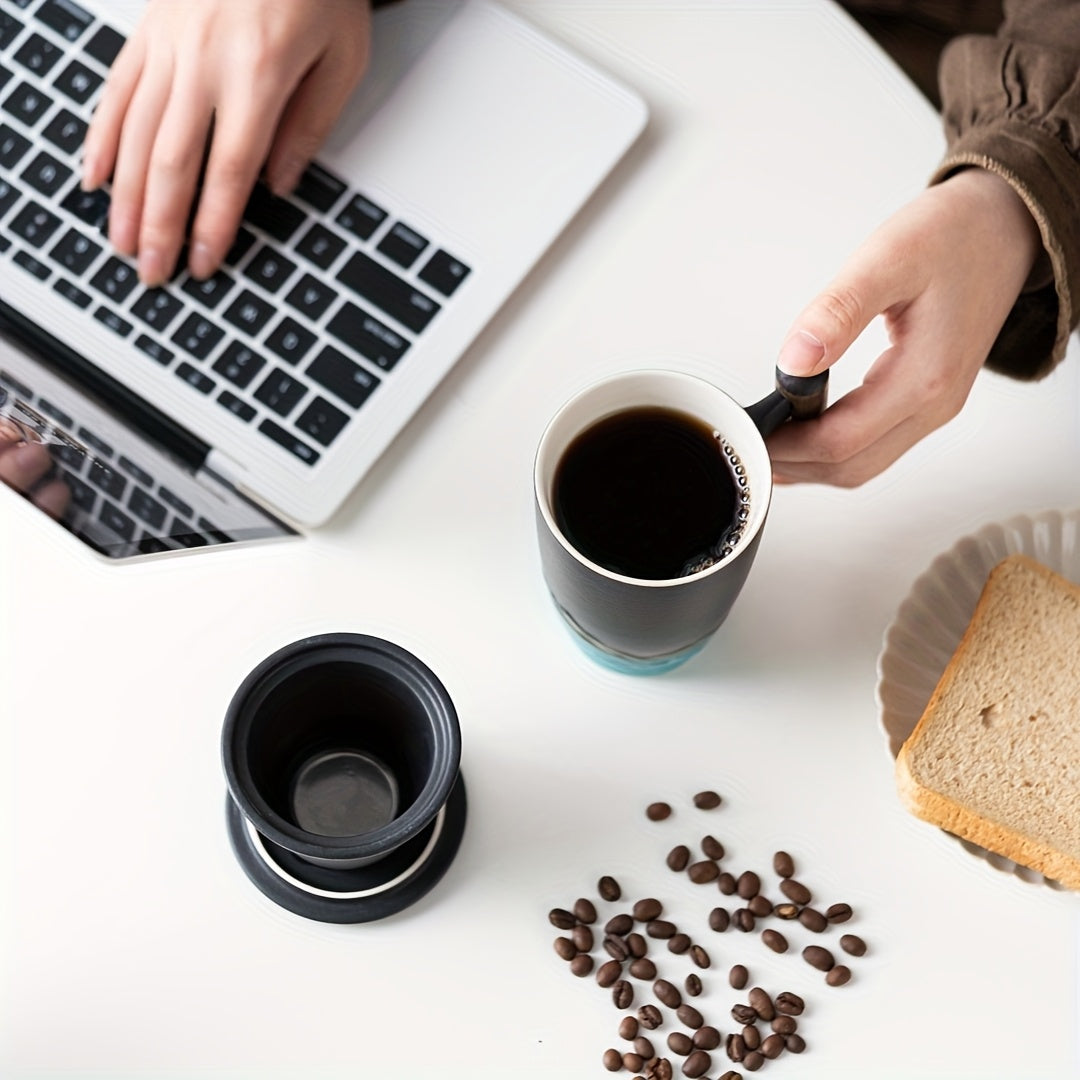 Tazza da Tè in Ceramica Fatta a Mano con Filtro – Design Autentico e Uso Pratico