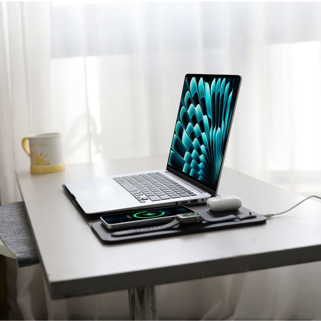PowerDesk Sleeve – Custodia per Laptop Smart con Funzione di Ricarica Wireless