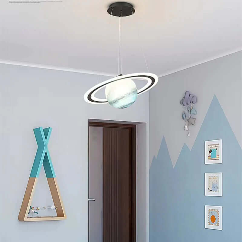 Lampada a sospensione LED per cameretta in stile pianeti – Atmosfera magica