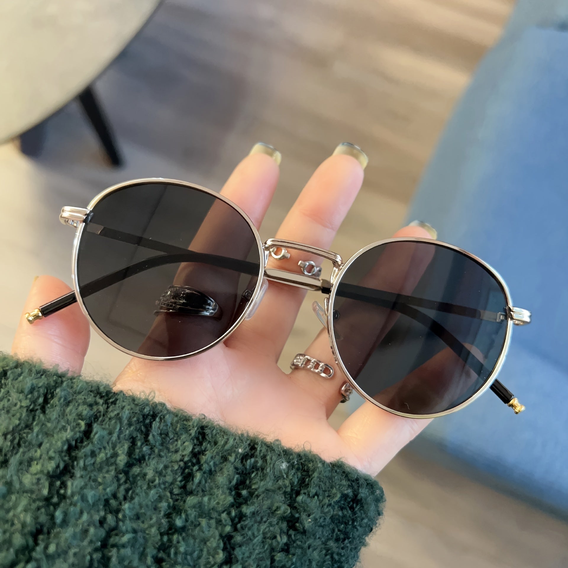 Occhiali da Sole Rotondi Vintage per Donne – Design Retro in Metallo e Plastica per Ogni Occasione