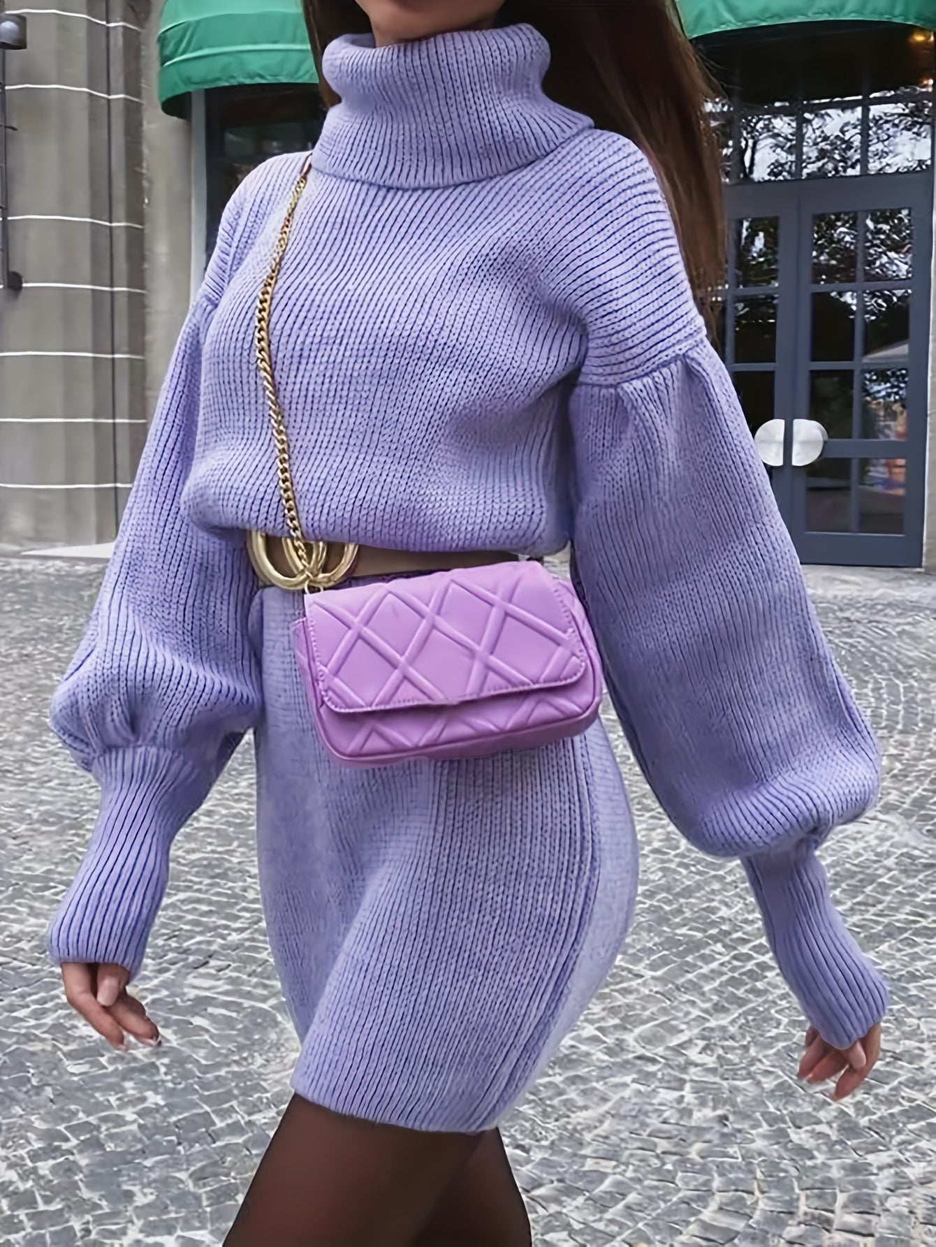 Elegante Abito-Tronchetto con Collo Alto – Struttura a Costine e Maniche a Lanterna per un Look Stile