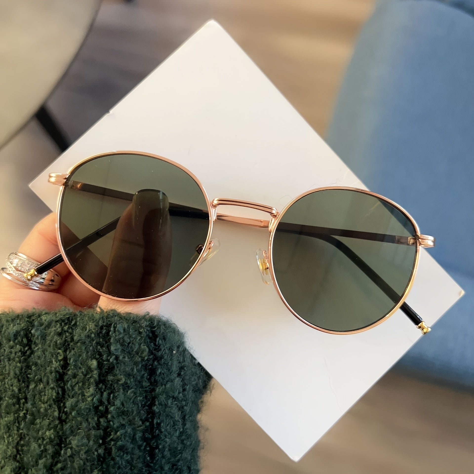 Occhiali da Sole Rotondi Vintage per Donne – Design Retro in Metallo e Plastica per Ogni Occasione