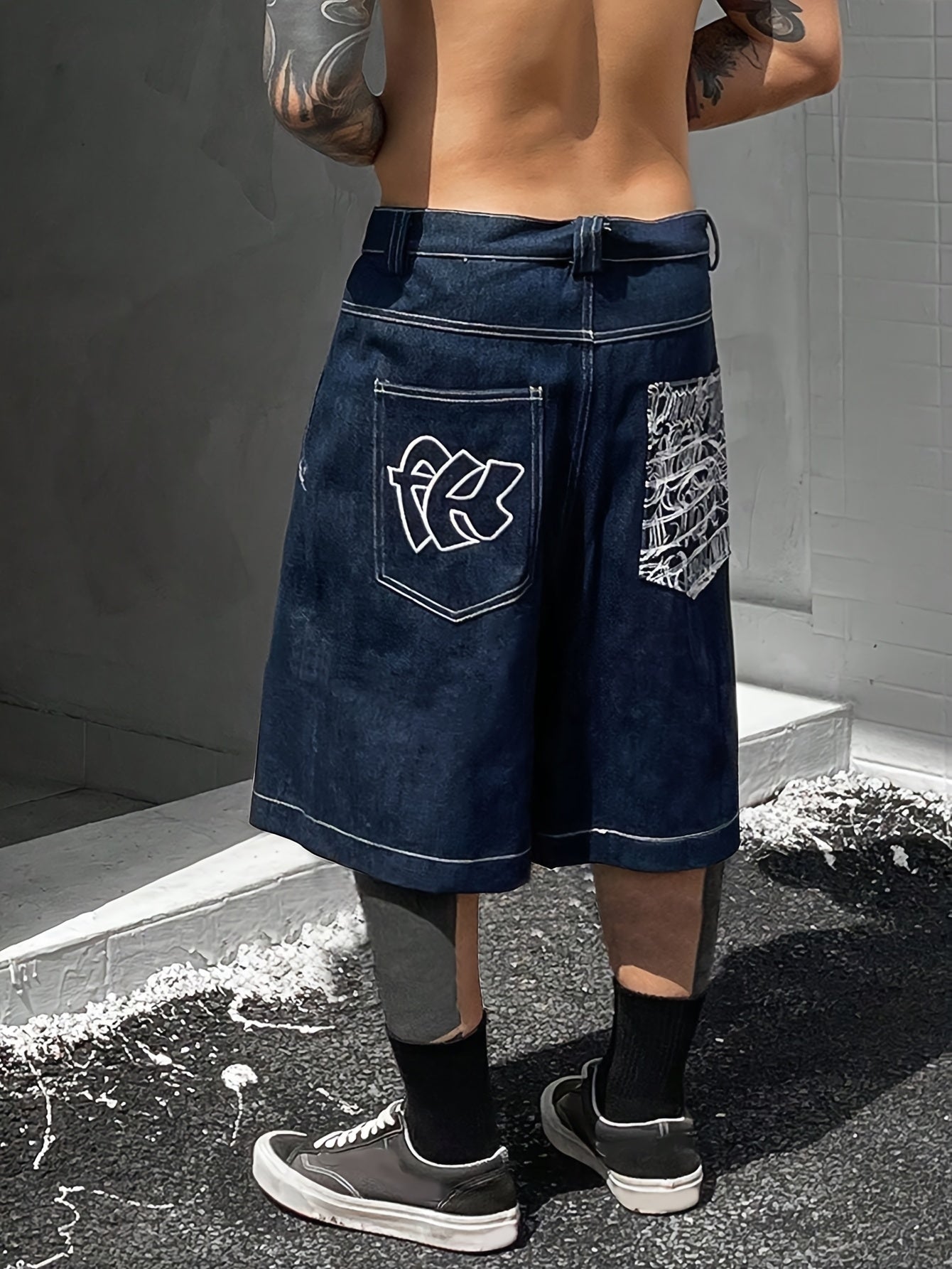 Pantaloni Bermuda in Denim Casual – Vestibilità Larga con Eleganti Ricami a Fiori