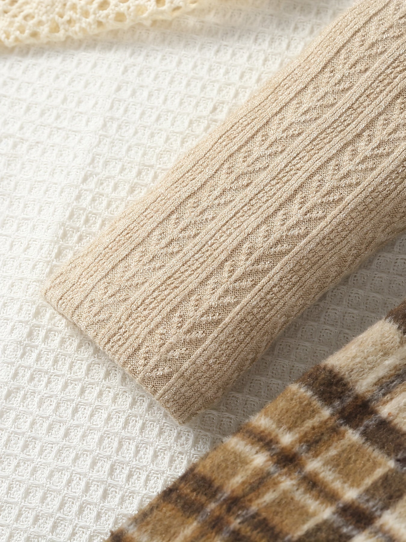 Completo Invernale Eva per Bambini - Maglione Collo Alto con Gonna a Quadri e Cappello