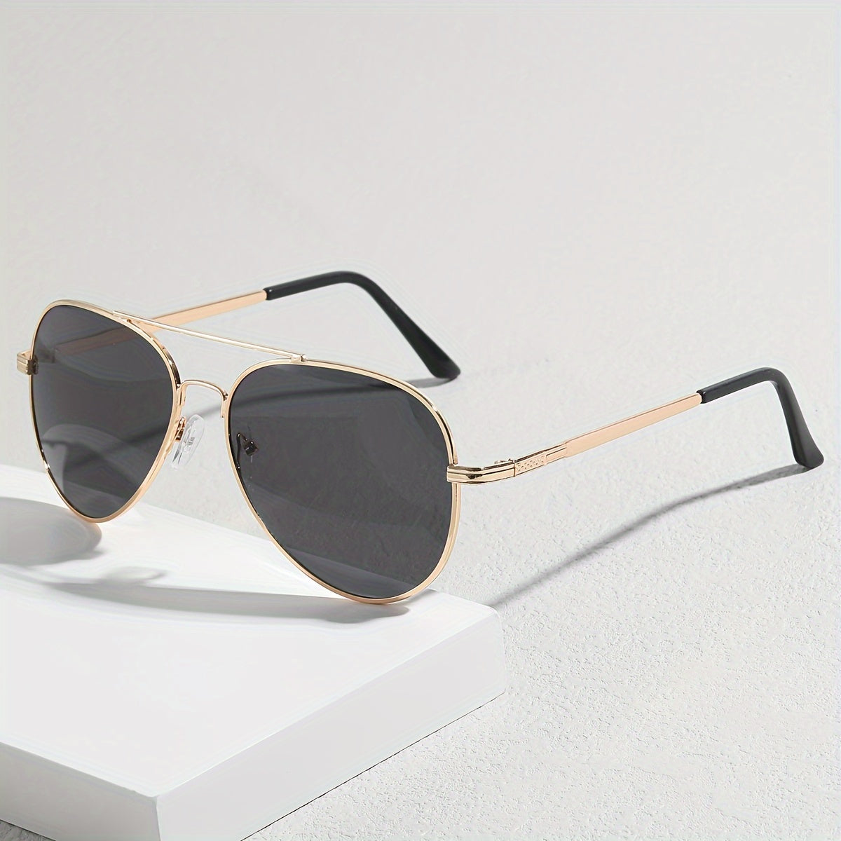 Occhiali da sole Pilota per Uomini – Design Senza Tempo con Metallo e Plastica per Uso Quotidiano