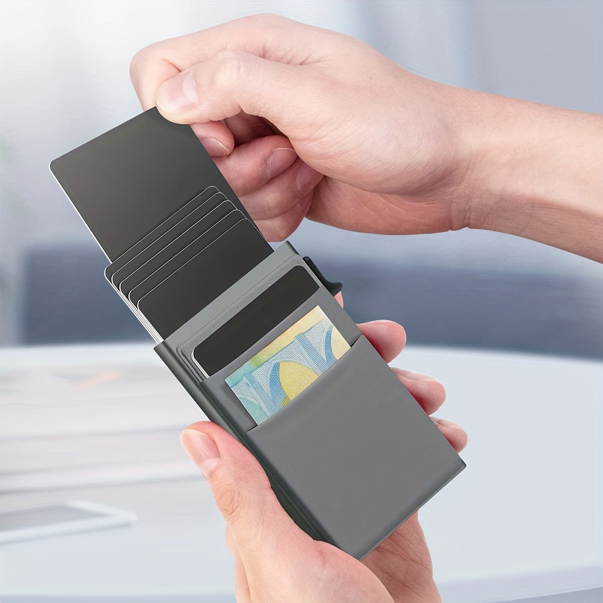 Porta Carte Bloccante RFID – Rilascio Automatico e Grande Capacità per Conservare in Sicurezza le Carte