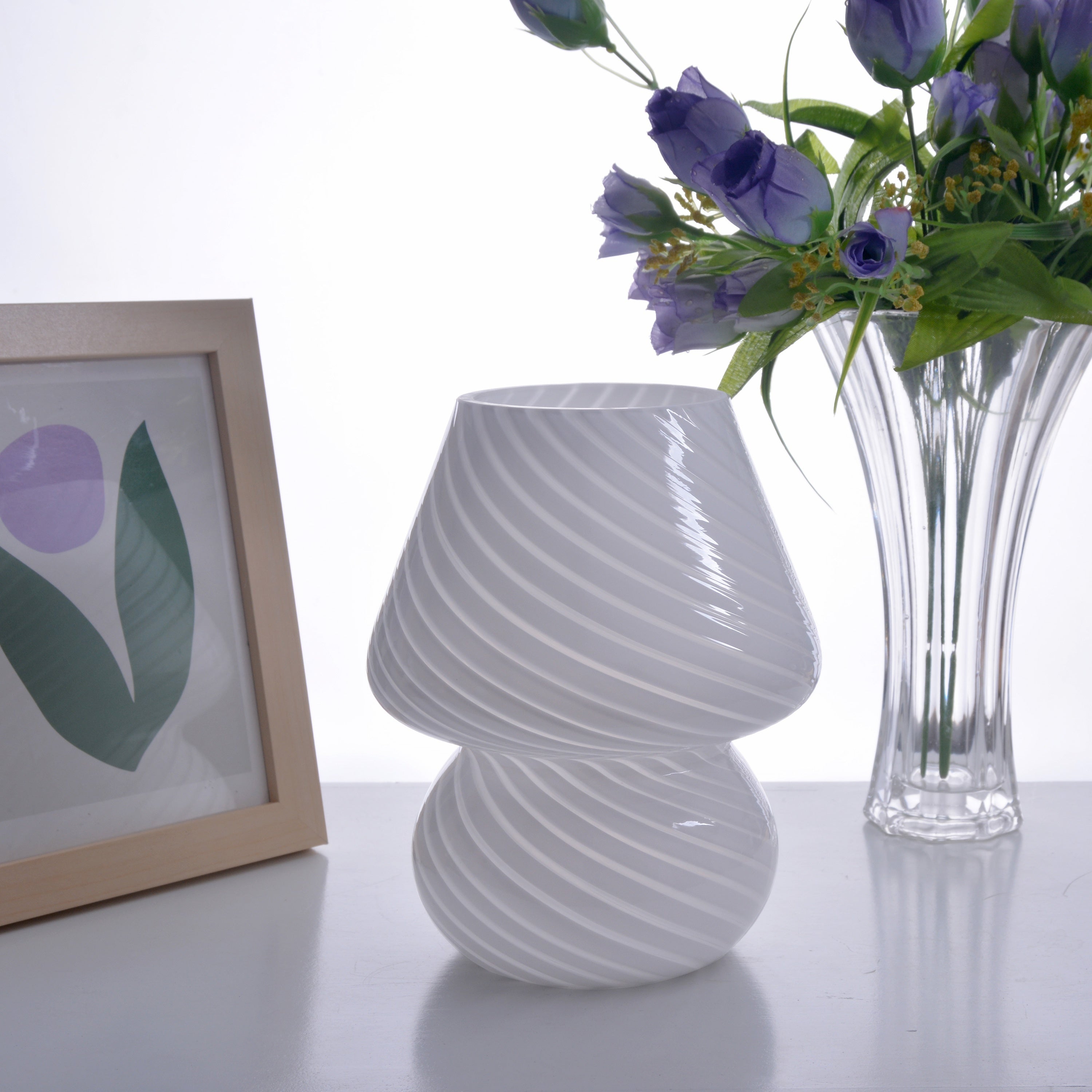 Lampada da Tavolo Striata - Design Elegante e Senza Tempo