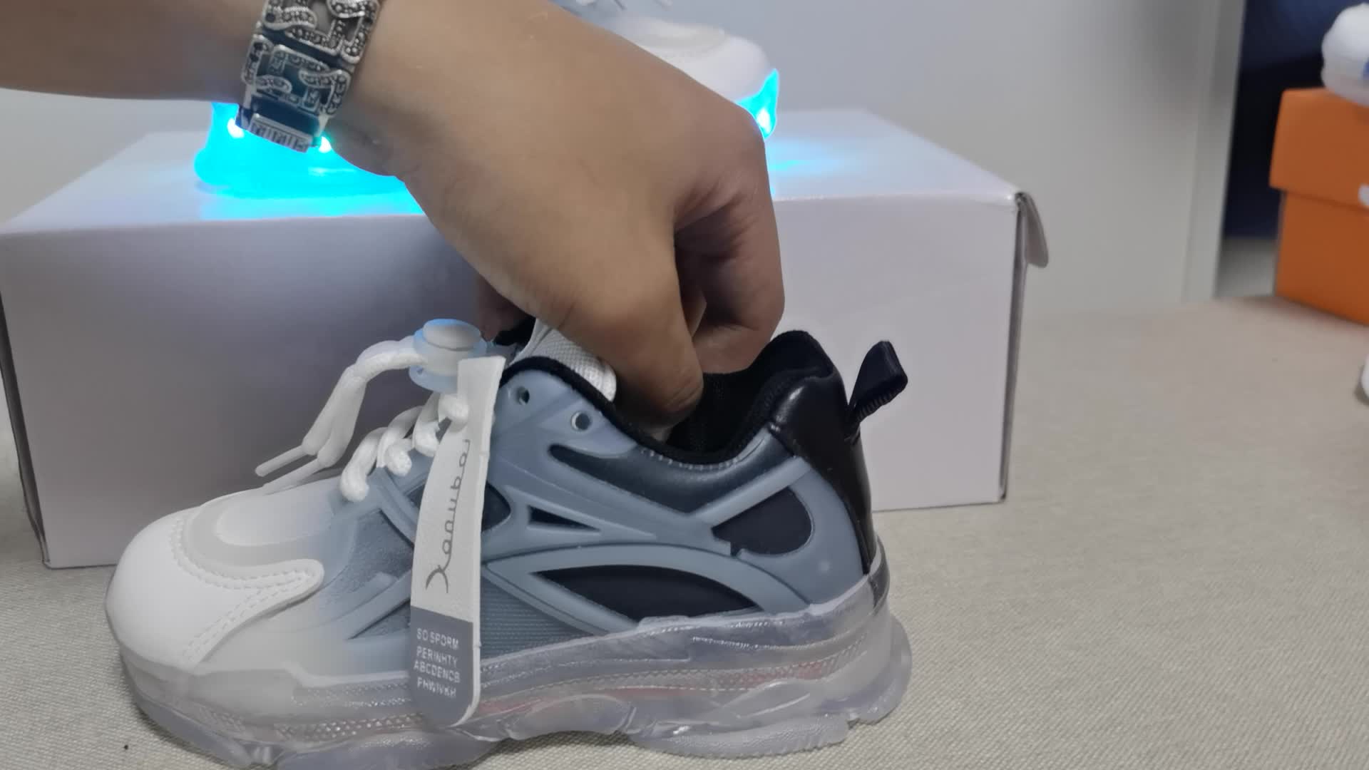 Sneakers Illuminati per Bambini – Colorati, con Illuminazione LED per un Aspetto Giocoso