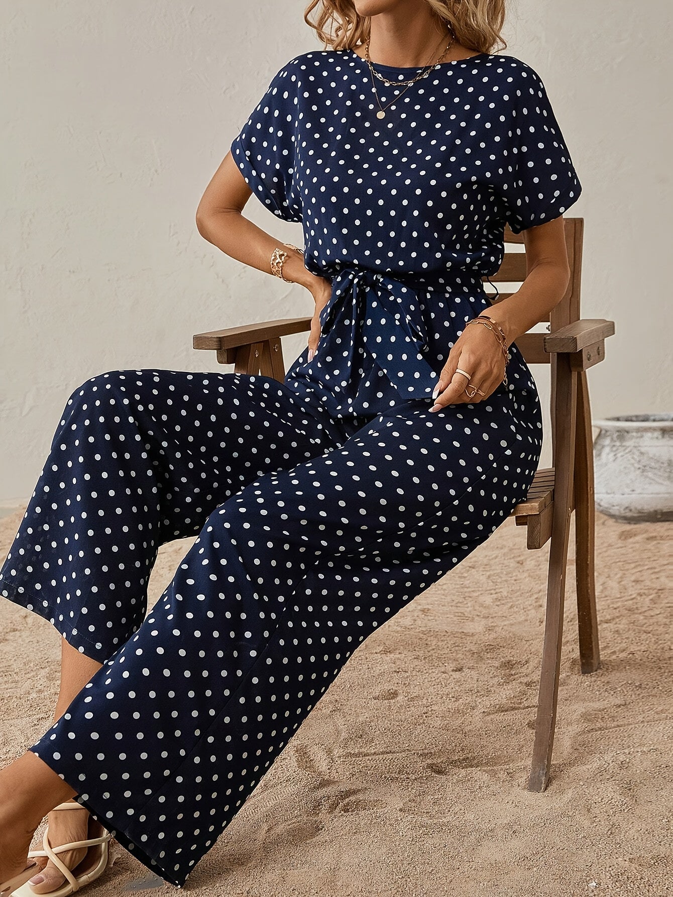 Jumpsuit a Pois con Cintura – Perfetto per Avventure Estive e Gite Informali