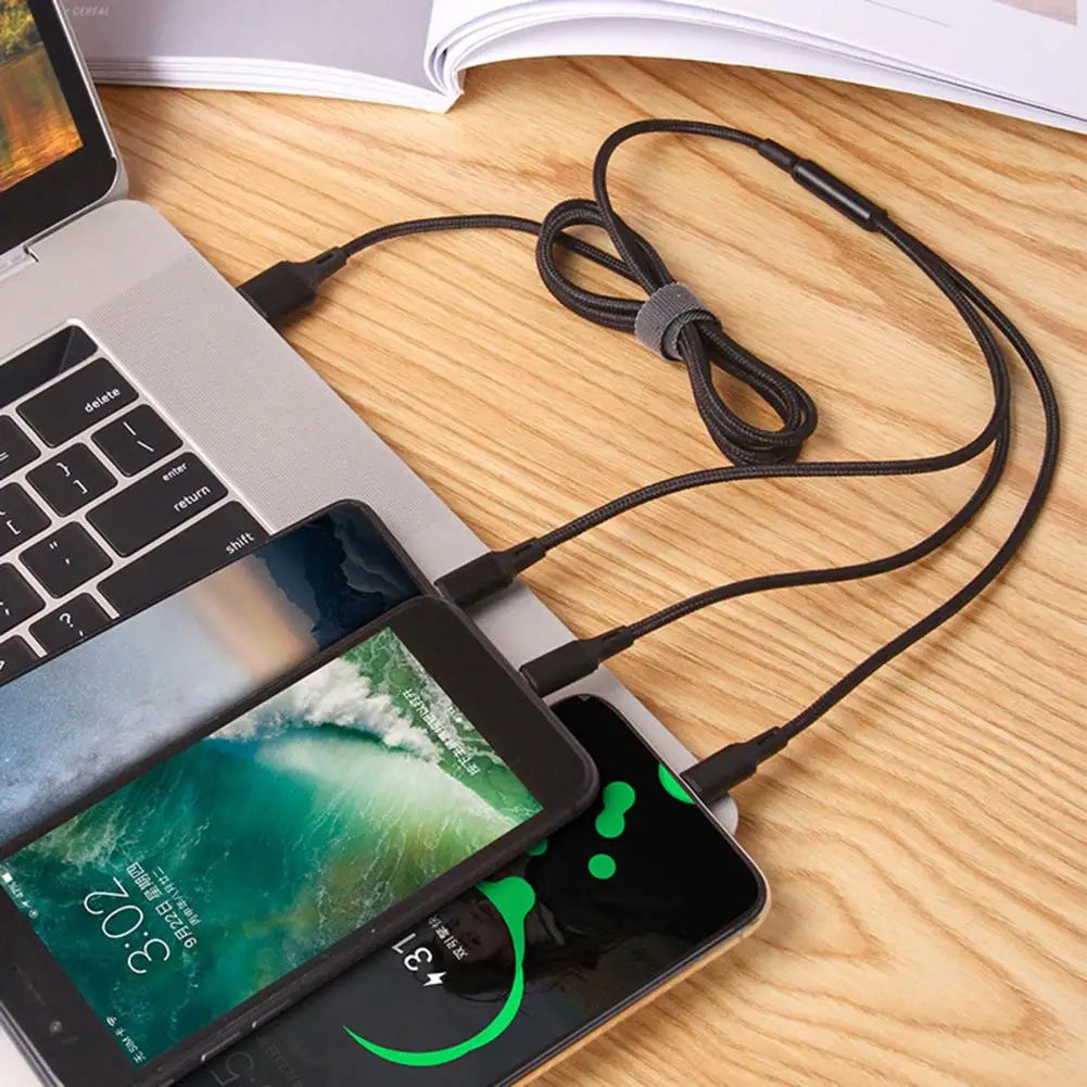 Cavo FlexCharge 3-in-1 – Robusto, Pratico e Universale