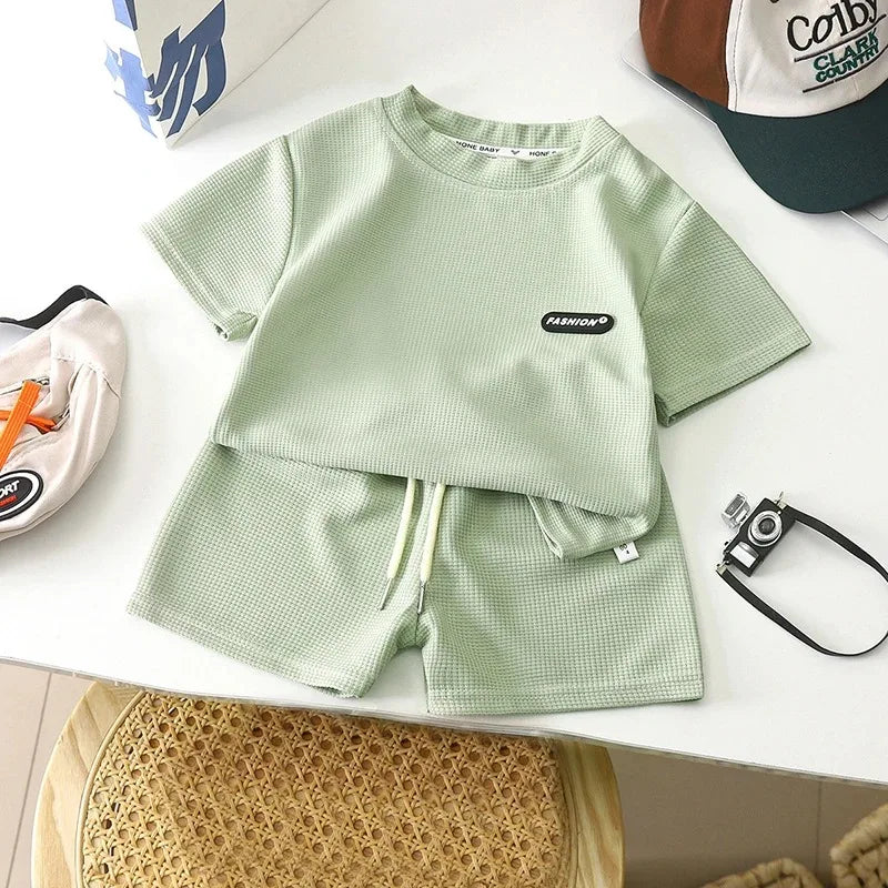Set Estivo 2 Pezzi per Bambini – Combinazione di T-shirt e Pantaloni Corti Elegante per Ogni Occasione