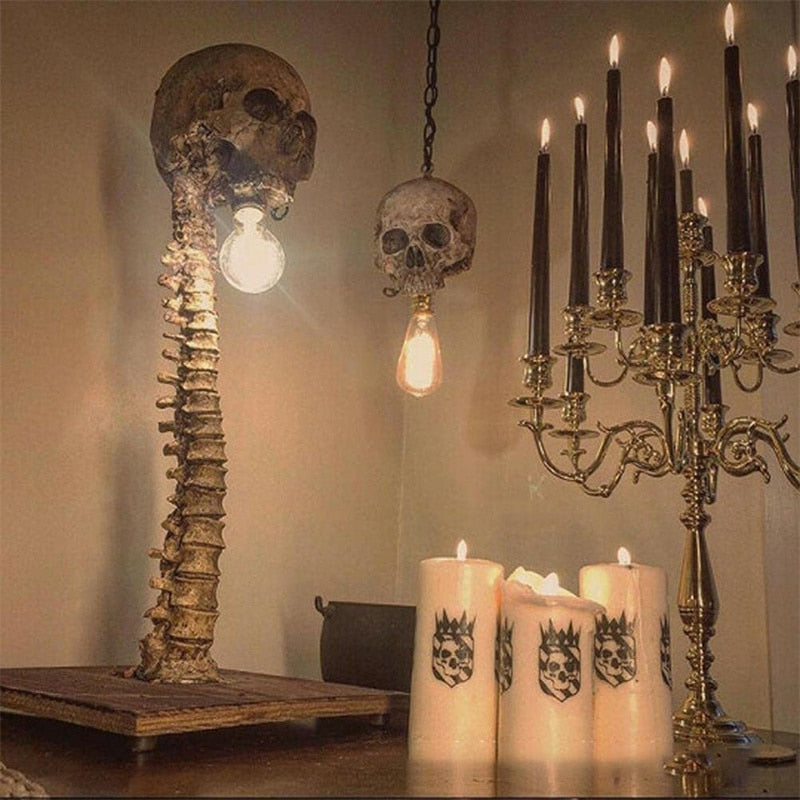 Lampada Teschio con Colonna Vertebrale – Pezzo d'Arredo Mistico e Unico