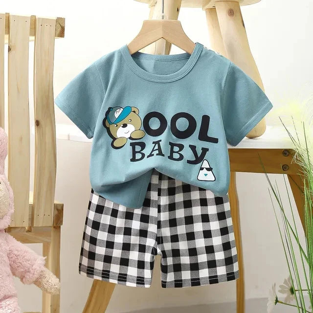 Completo Estivo per Bambini – T-shirt e Pantaloni Corti con Stampa di Topolino