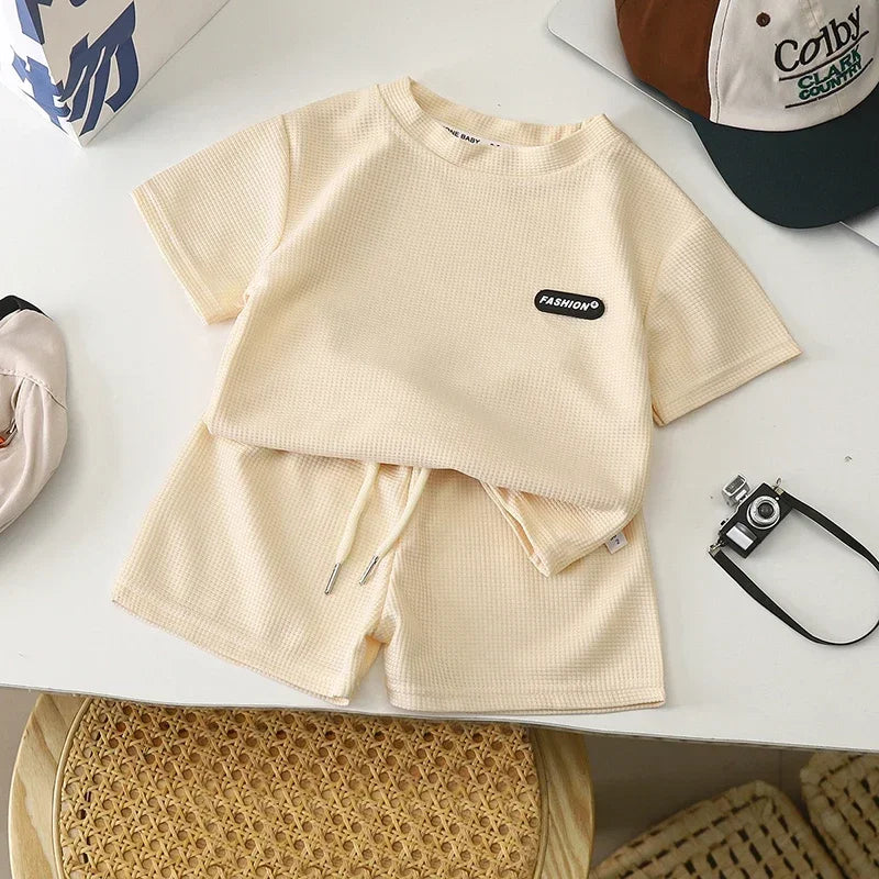 Set Estivo 2 Pezzi per Bambini – Combinazione di T-shirt e Pantaloni Corti Elegante per Ogni Occasione
