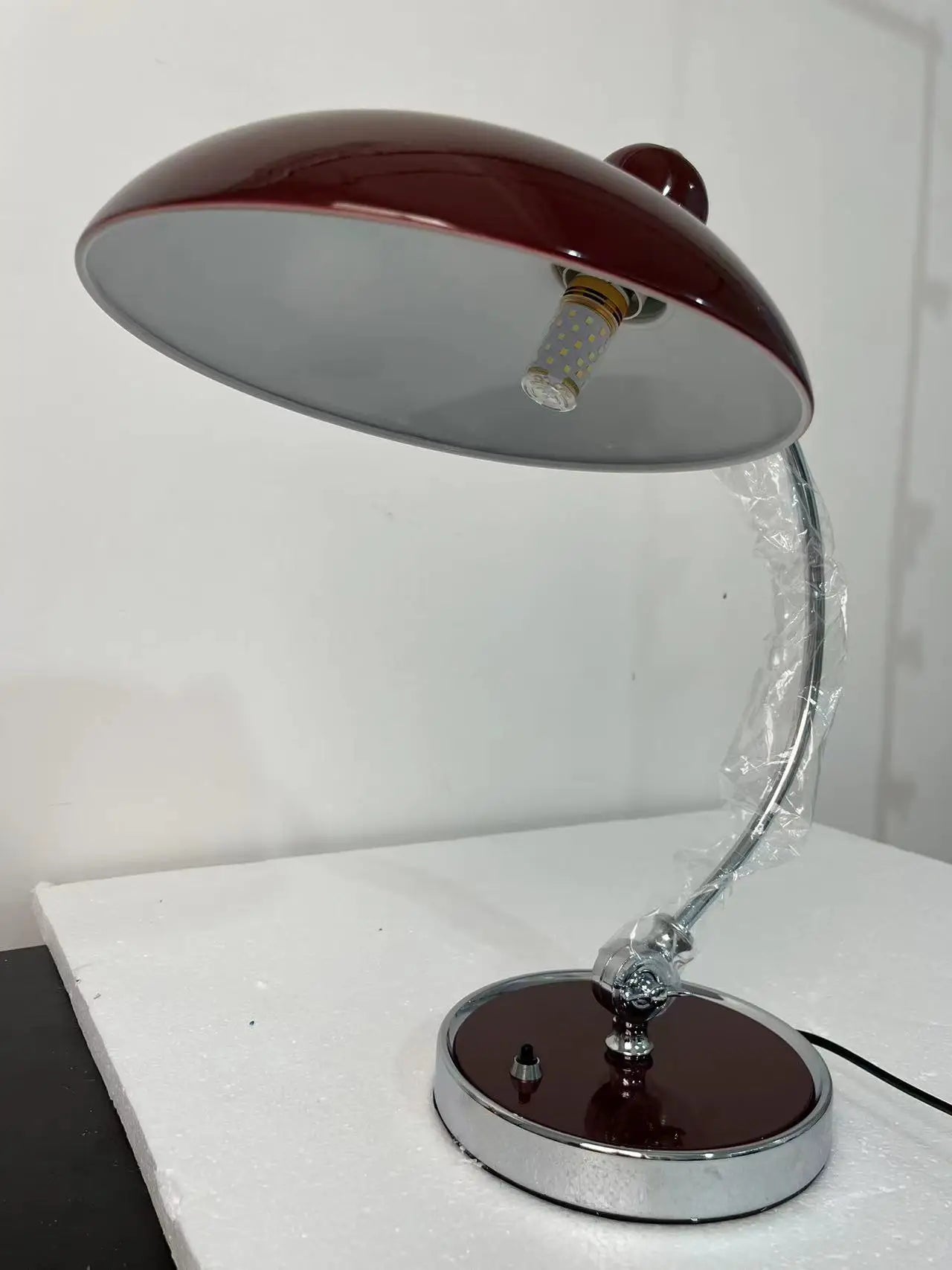 Lampada da Tavolo Retro Elegante - Crea un'Atmosfera Accogliente