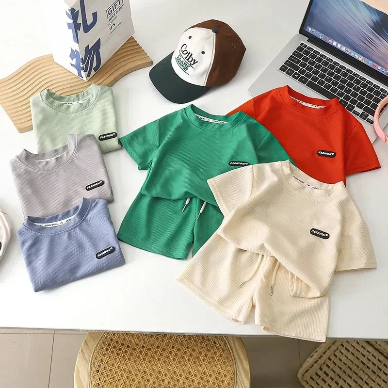 Set Estivo 2 Pezzi per Bambini – Combinazione di T-shirt e Pantaloni Corti Elegante per Ogni Occasione