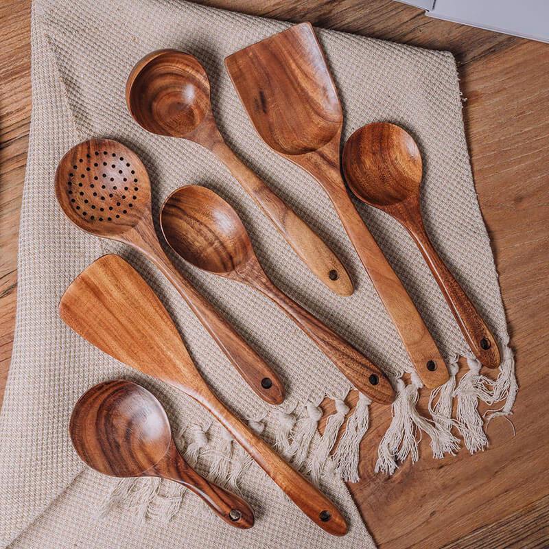 Set di Cucina in Legno Naturale – Cucinare in Modo Sostenibile e Stile