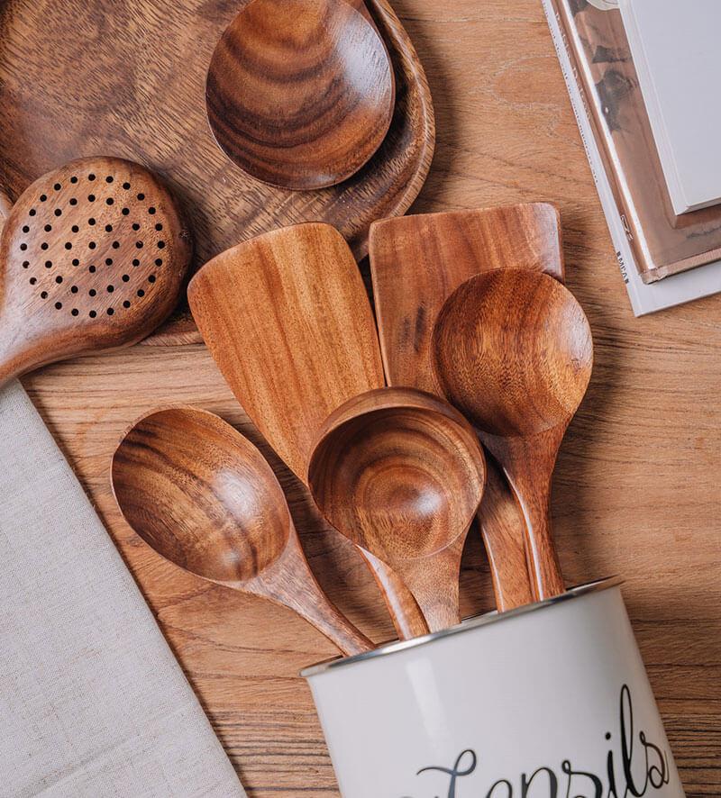 Set di Cucina in Legno Naturale – Cucinare in Modo Sostenibile e Stile