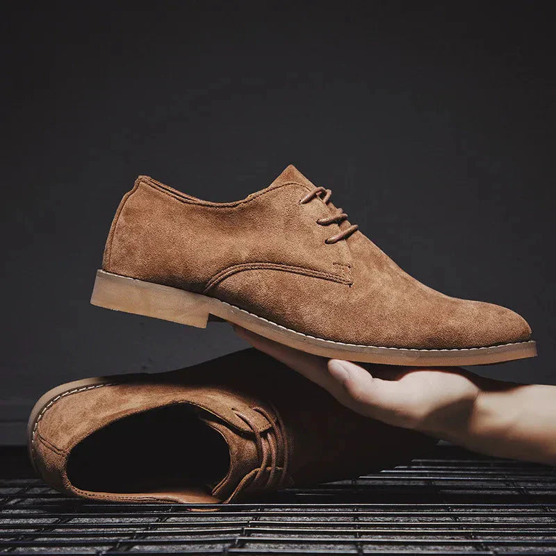 Eleganza Classica in Suede Oxford – Comfort e Classe per Uomini