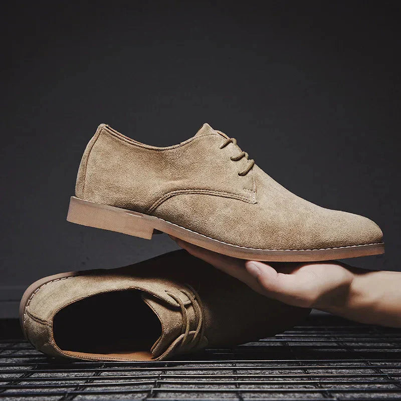 Eleganza Classica in Suede Oxford – Comfort e Classe per Uomini