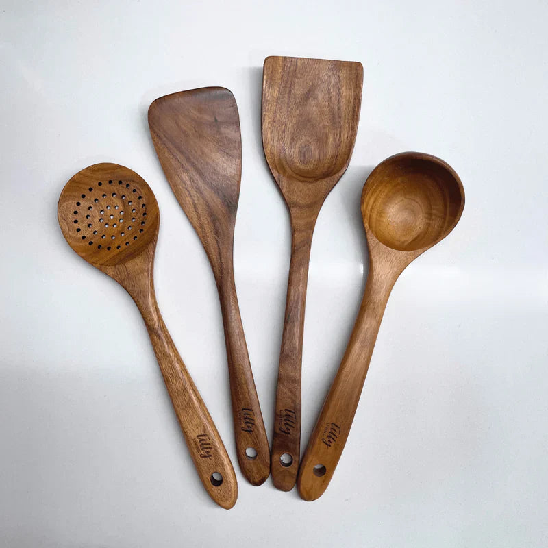 Set di Cucina in Legno Naturale – Cucinare in Modo Sostenibile e Stile