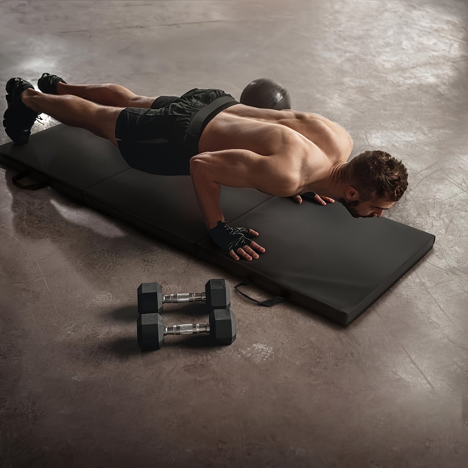 Tappetino da yoga pieghevole a tre pannelli con imbottitura spessa, superficie antiscivolo in PU e maniglia