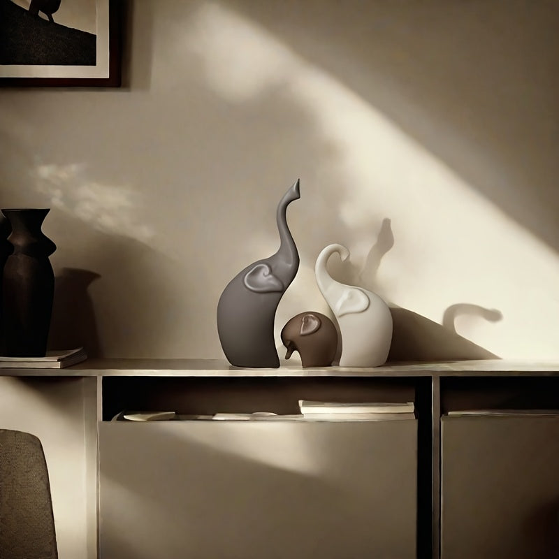 Set di 3 Statue di Elefanti in Ceramica – Decorazione Moderna Opaca per Soggiorno o Ufficio