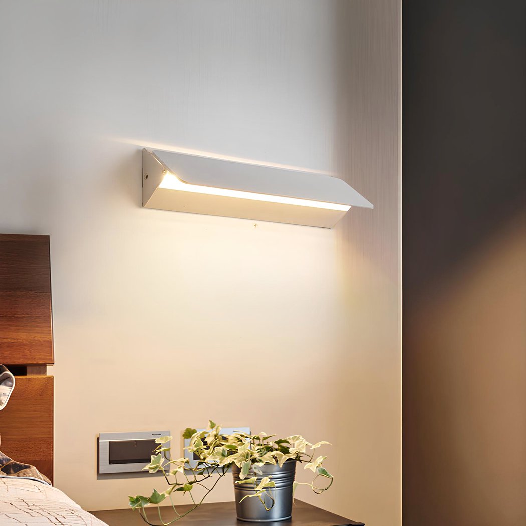 FlexiGlow Moderna Lampada da Parete Bianca – Flap Regolabile per una Perfetta Diffusione della Luce