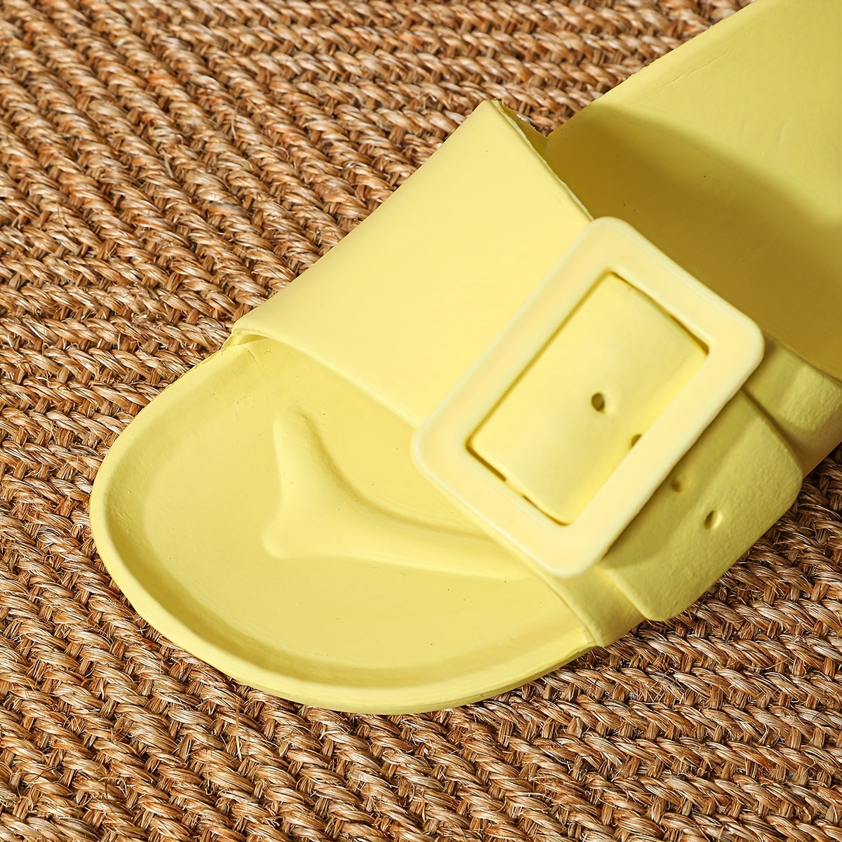 Pantofole da Donna con Chiusura a Cinghia Regolabile – Leggere e Ammortizzanti