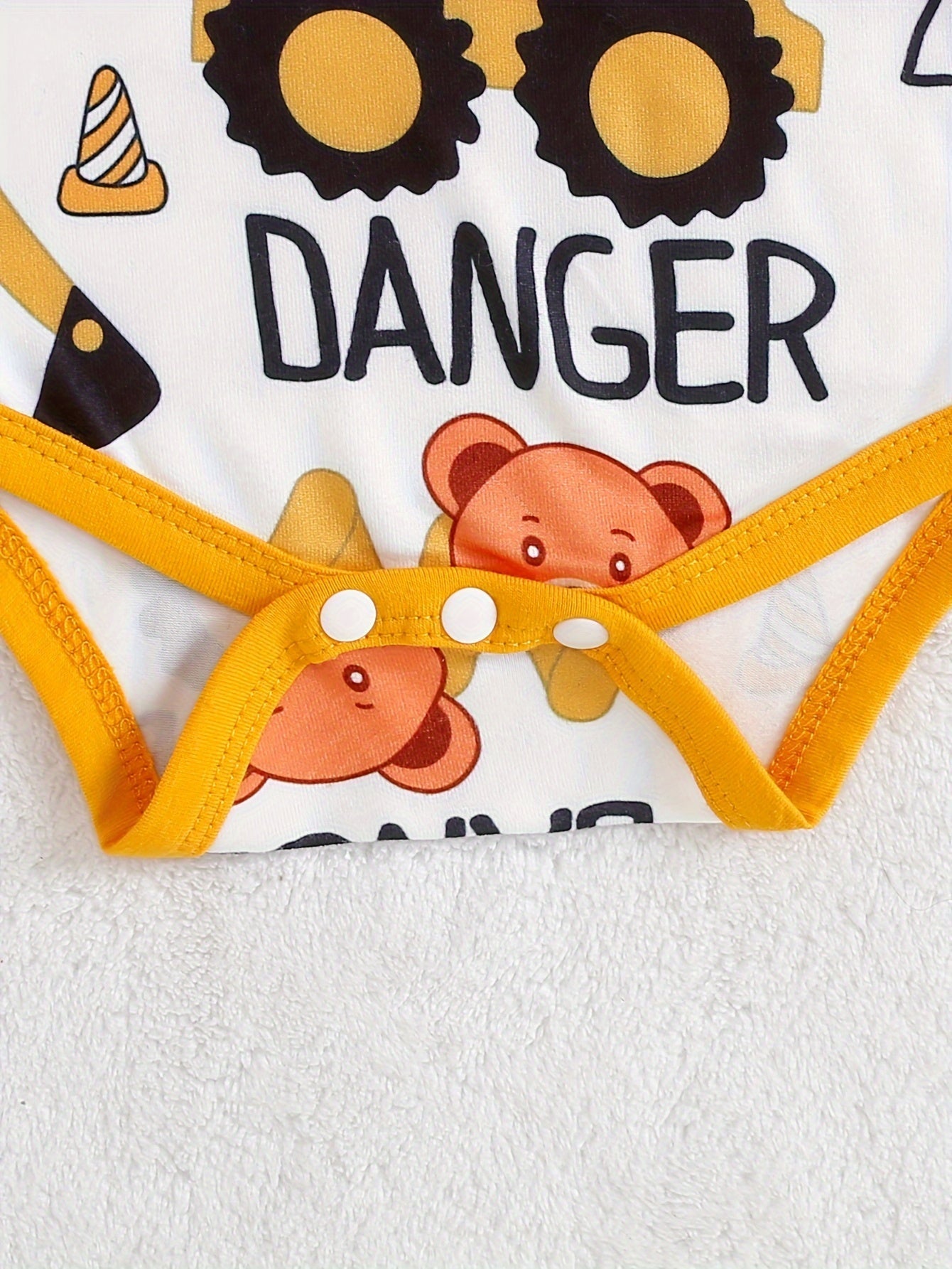 Outfit Avventura Baby Escavatore – Inclusi Body, Pantaloni e Beanie per Avventure all'Aperto