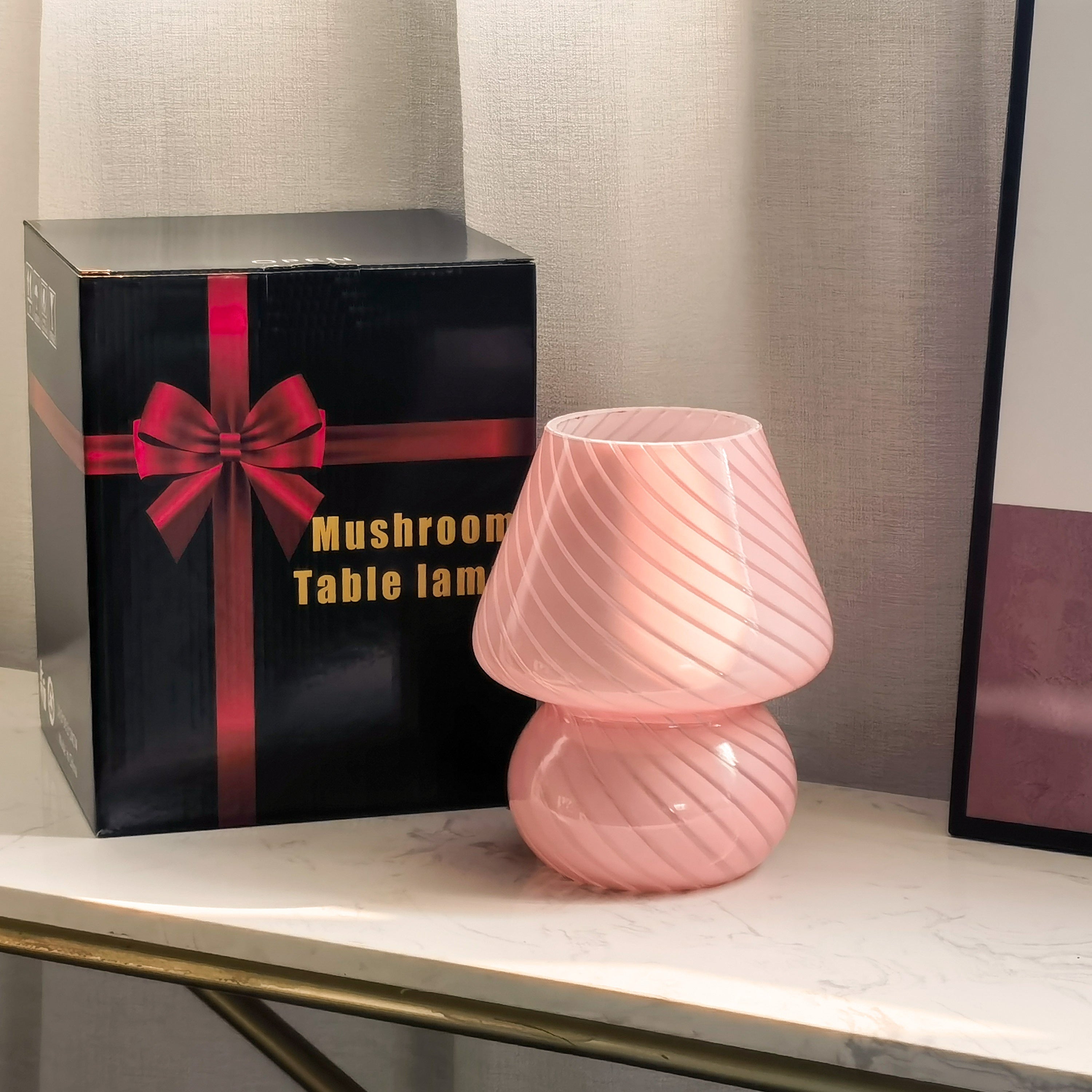 Lampada da Tavolo Striata - Design Elegante e Senza Tempo