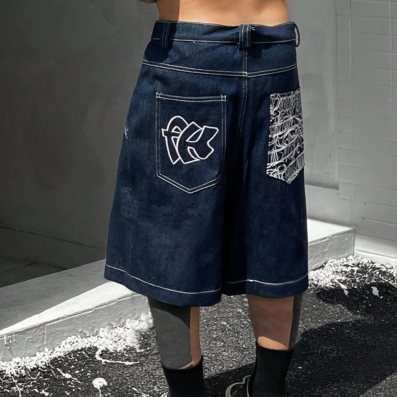 Pantaloni Bermuda in Denim Casual – Vestibilità Larga con Eleganti Ricami a Fiori