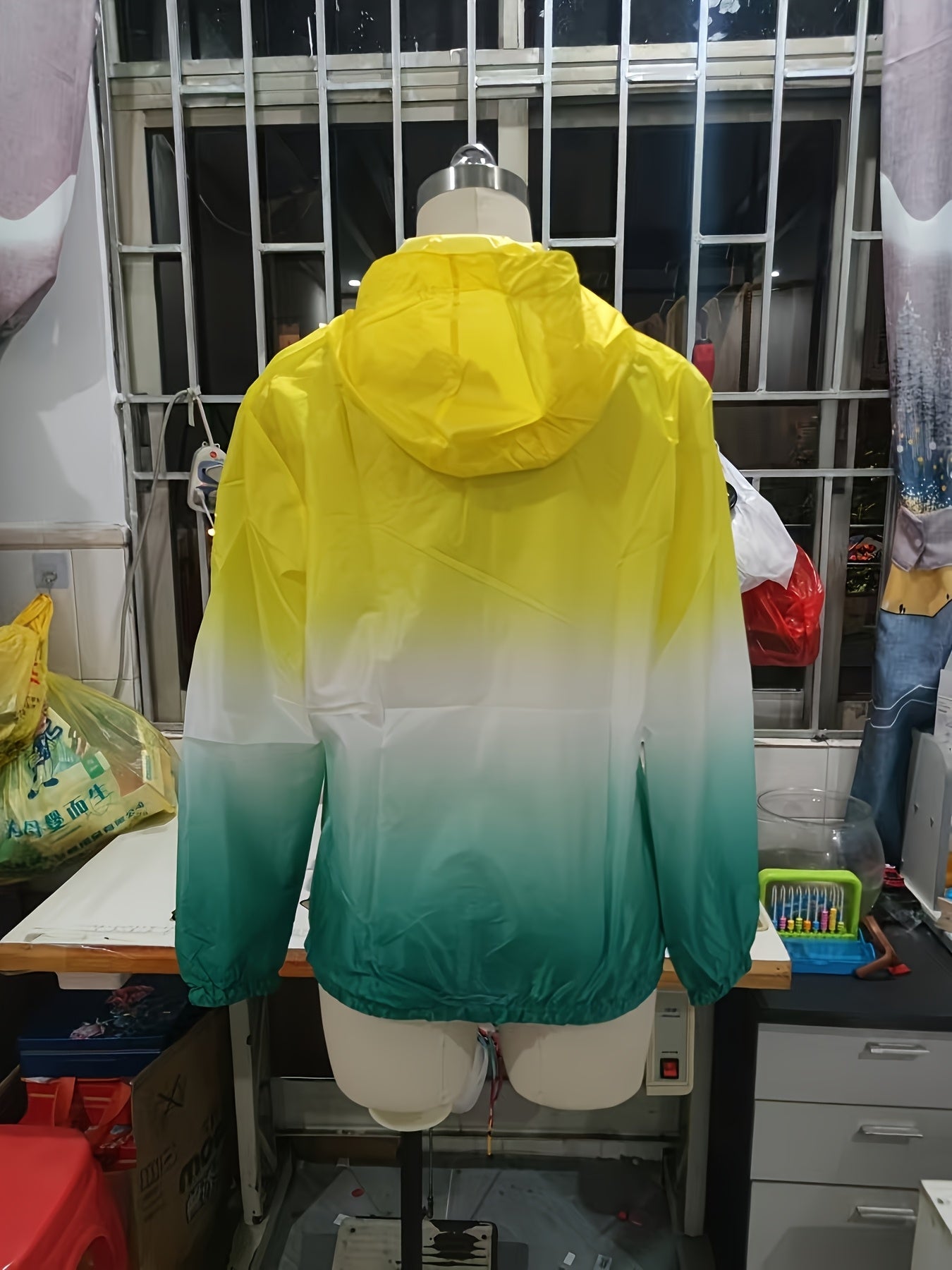 Giacca Estiva Leggera con Cappuccio per Donne – Traspirante e Protettiva per Attività all'Aperto