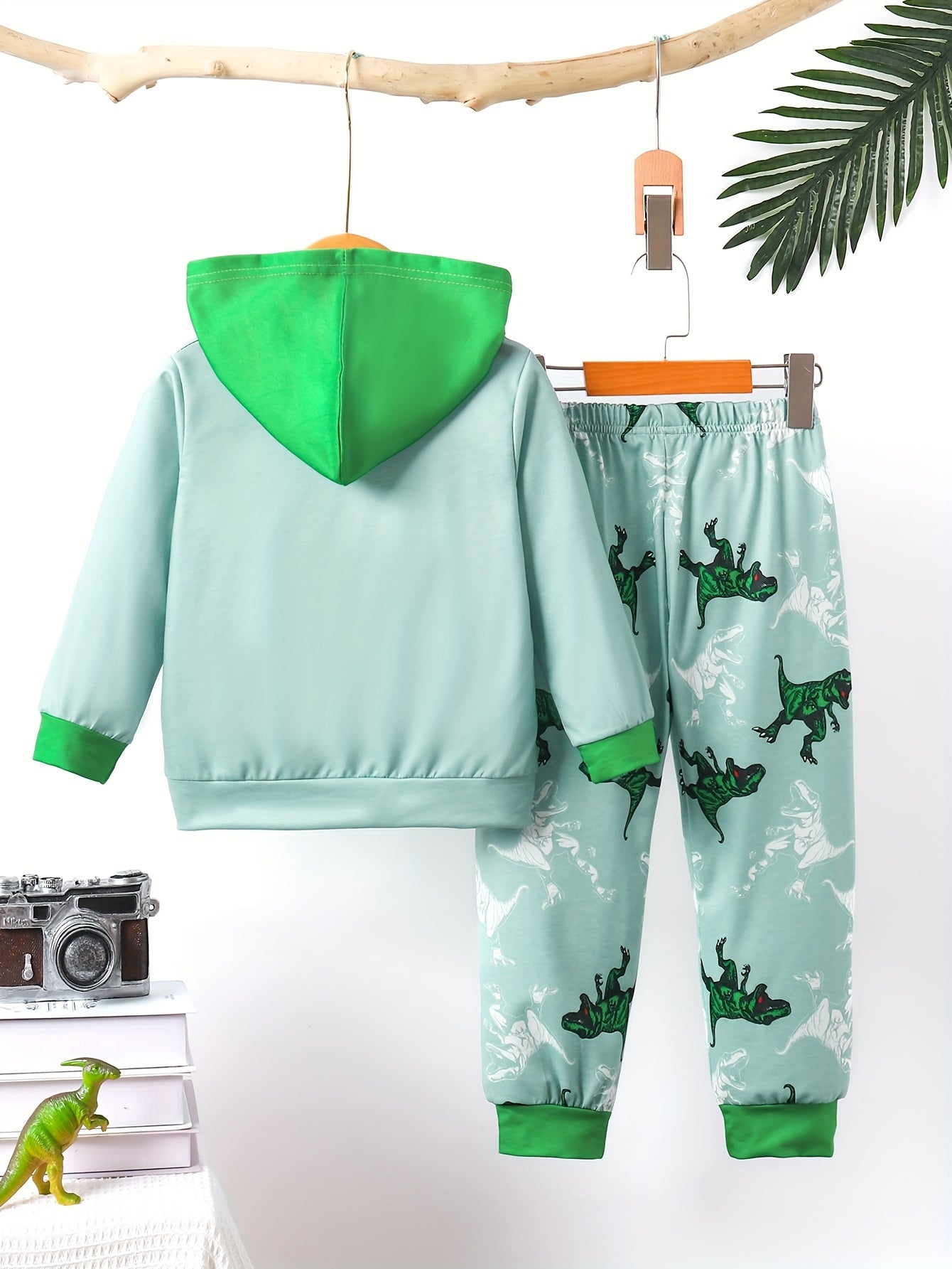 Set Felpa con Stampa Dino e Pantaloni – Confortevole e Stilos per Bambini