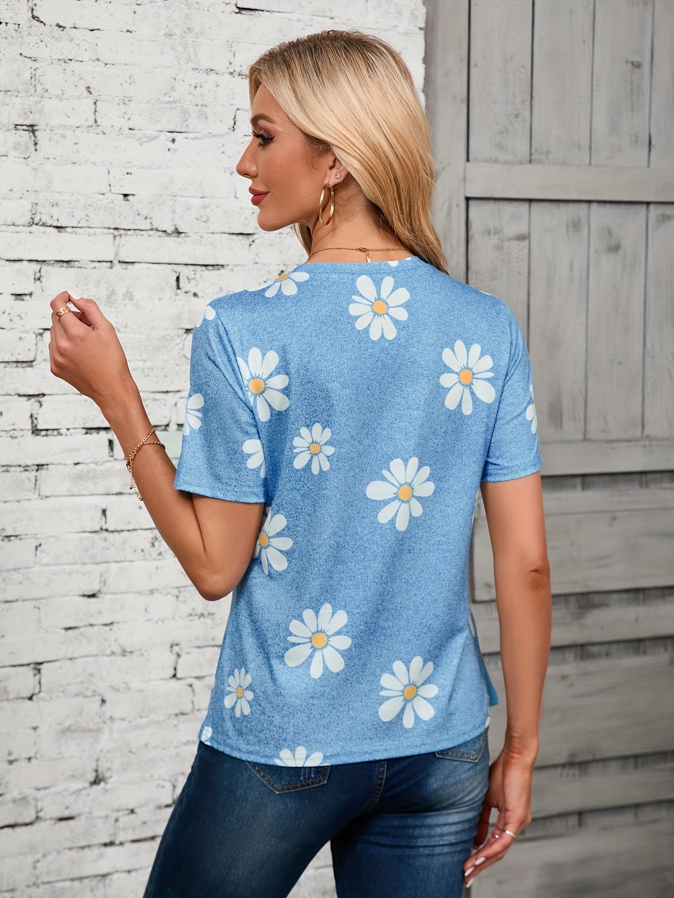 T-shirt Crewneck con Stampa di Margherite – Casual e Traspirante per Primavera e Estate