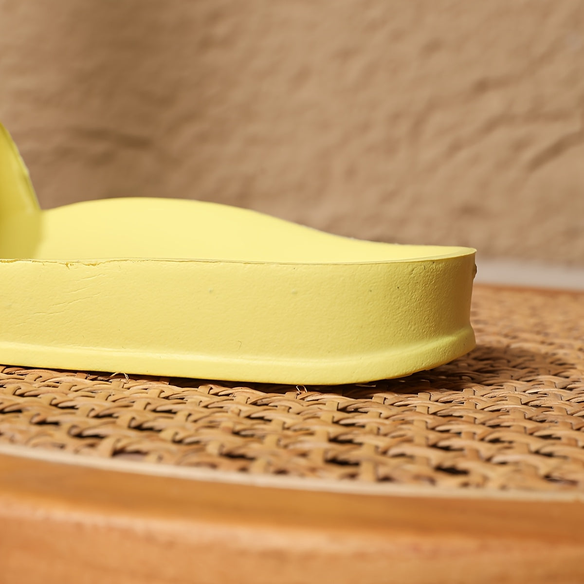 Pantofole da Donna con Chiusura a Cinghia Regolabile – Leggere e Ammortizzanti