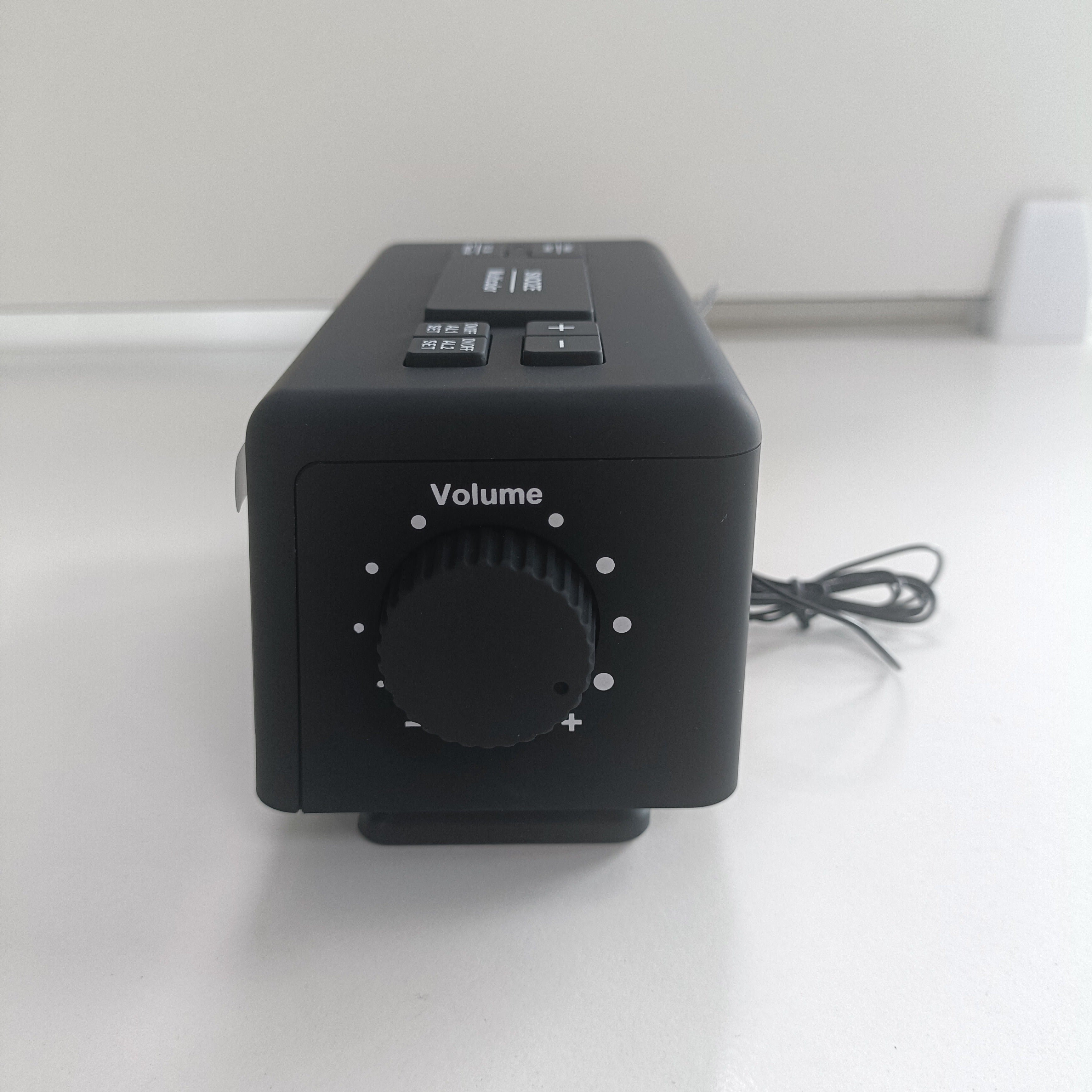 Orologio Sveglia RGB con Display LED e Funzione Radio – Orologio Trendy per la tua Stanza