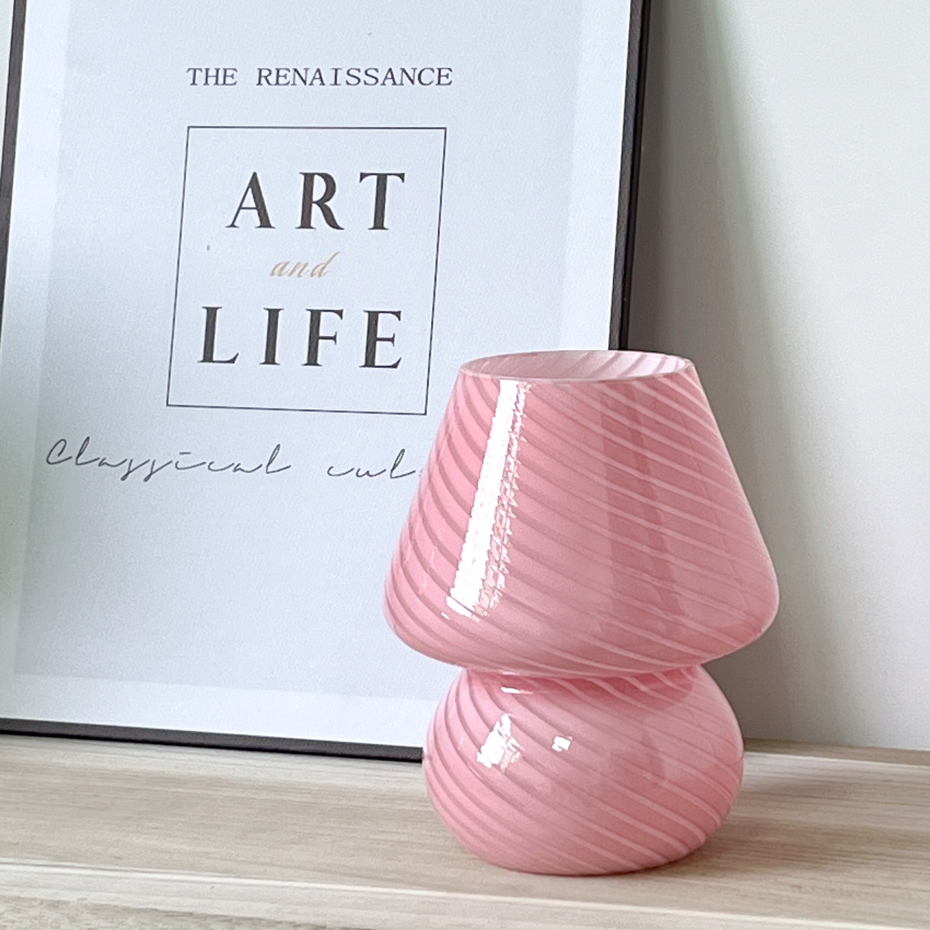 Lampada da Tavolo Striata - Design Elegante e Senza Tempo