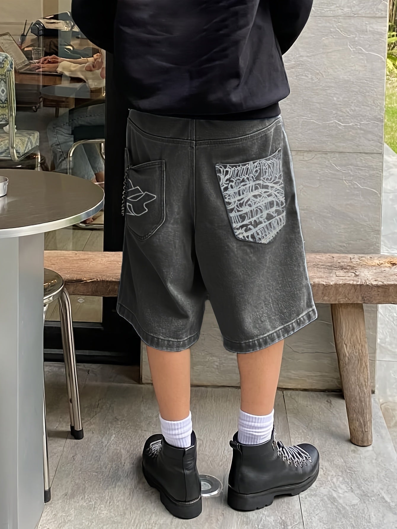 Pantaloni Bermuda in Denim Casual – Vestibilità Larga con Eleganti Ricami a Fiori