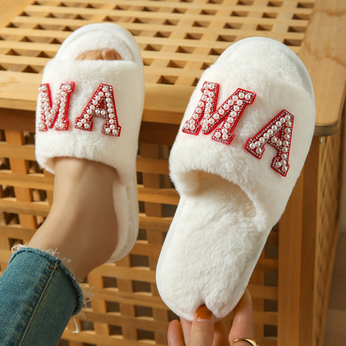 Pantofole di Pile Confortevoli per Mamma – Comfort e Stile per la Festa della Mamma