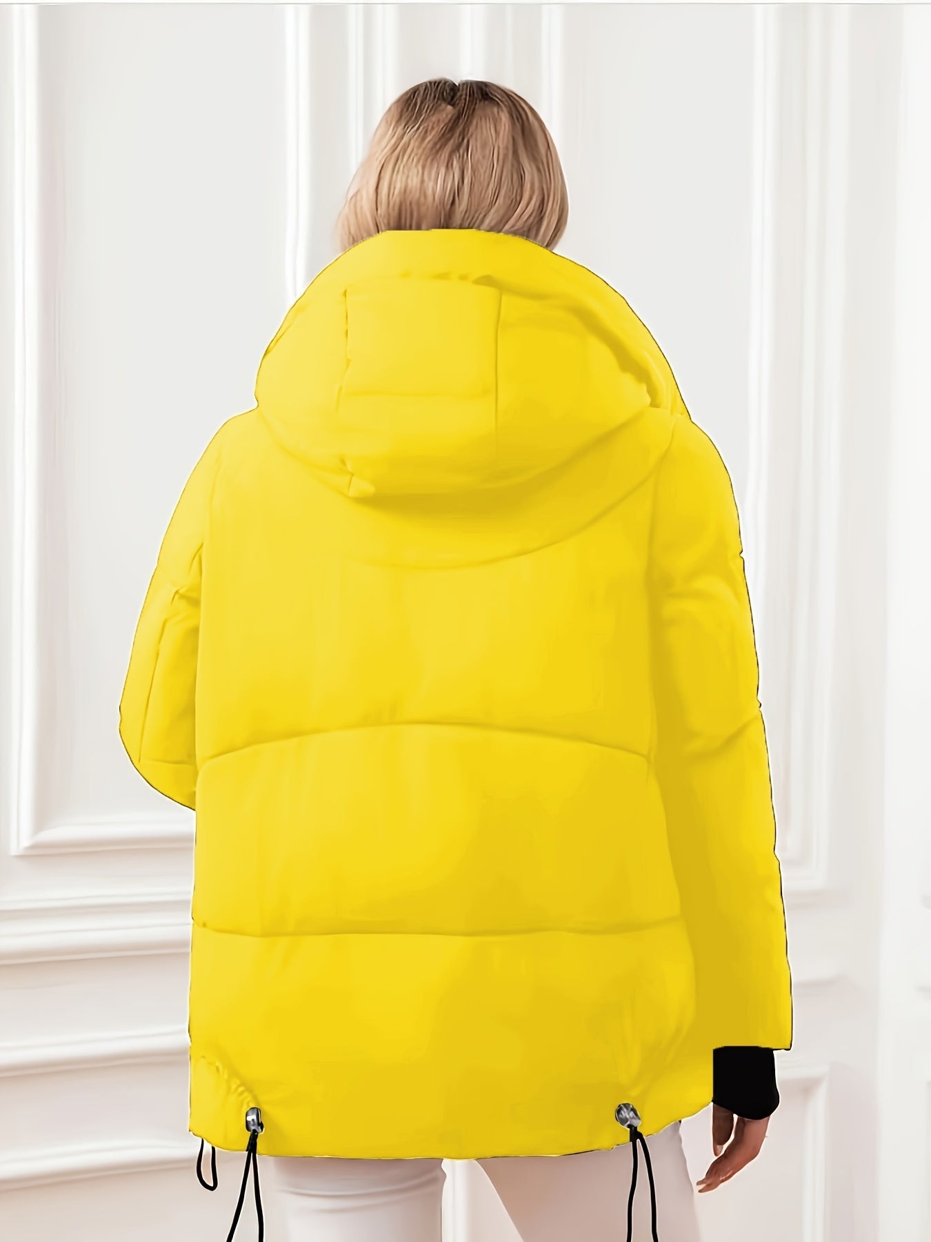 Giacca Invernale Moderna con Cappuccio Regolabile e Vita – Design Imbottito per Massima Calore e Comfort